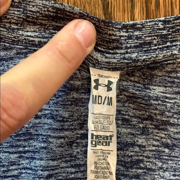 Under armor moisture wicking T - Picture 4 of 5